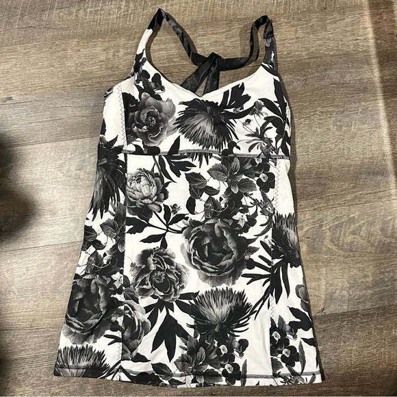 Lululemon tank top bundle size 8 - Picture 11 of 13